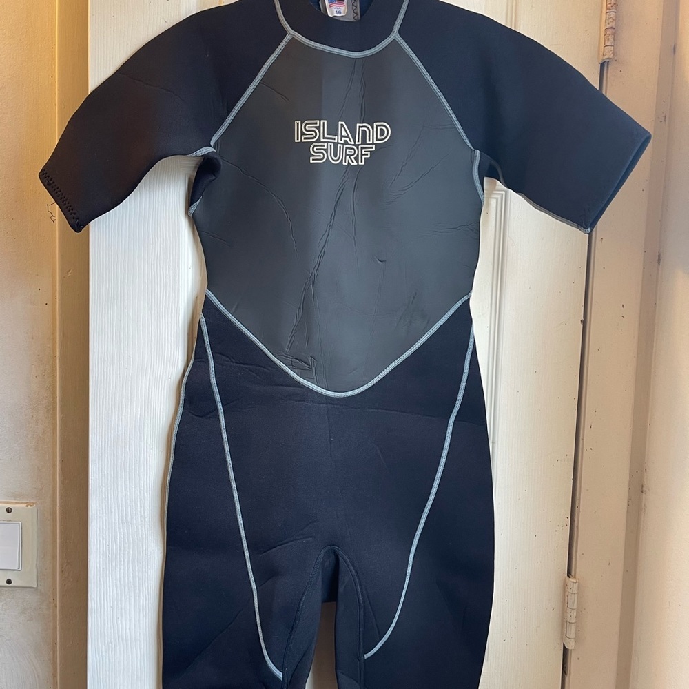 Island surf shorty wetsuit